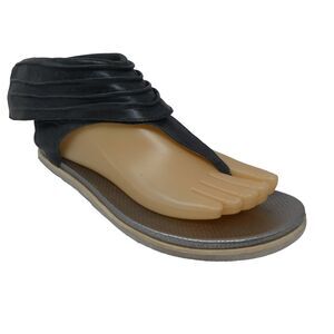 Tsubo Black Leather Thong Flats Sandals